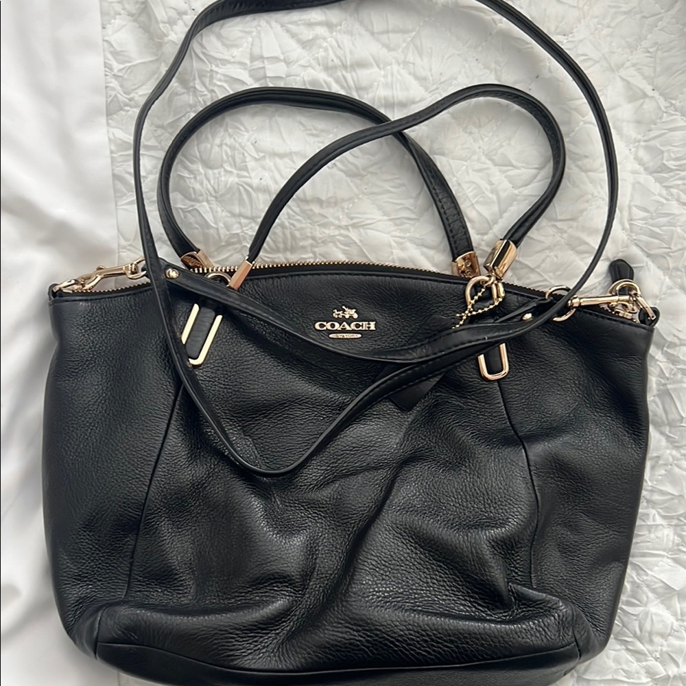 Coach Black Shoulder Bag with Sleek Design